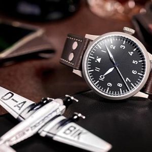 بررسی ویژگی‌ها و قابلیت‌های ساعت مچی خلبانی در مجله واچ مارکت